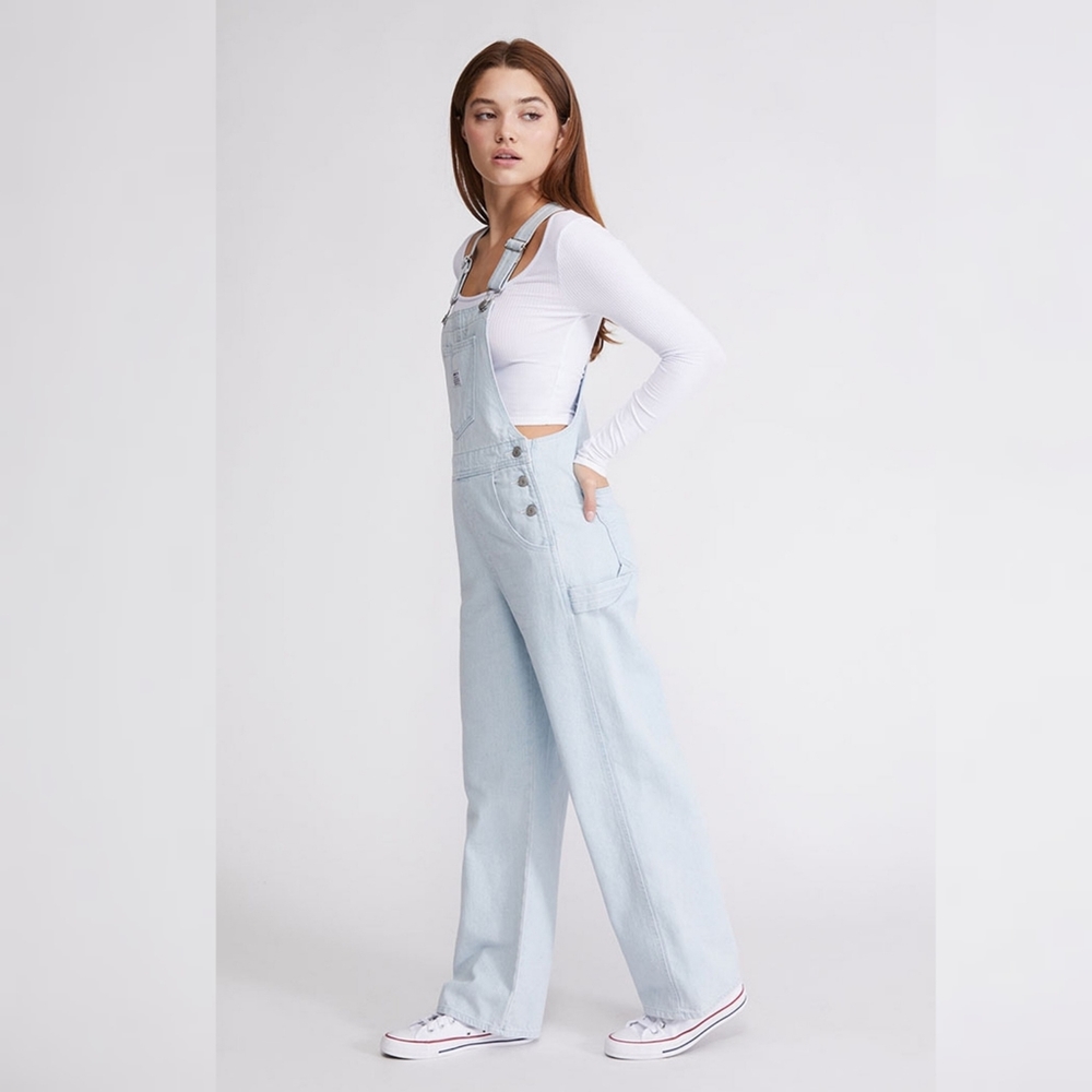 Levi's Slouchy Overalls Light Blue Wash - Picture 4 of 8